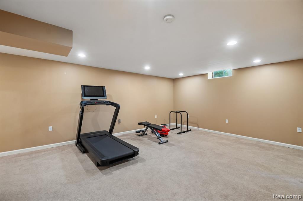 45896 Lathum Drive, Novi, MI — Photo 42