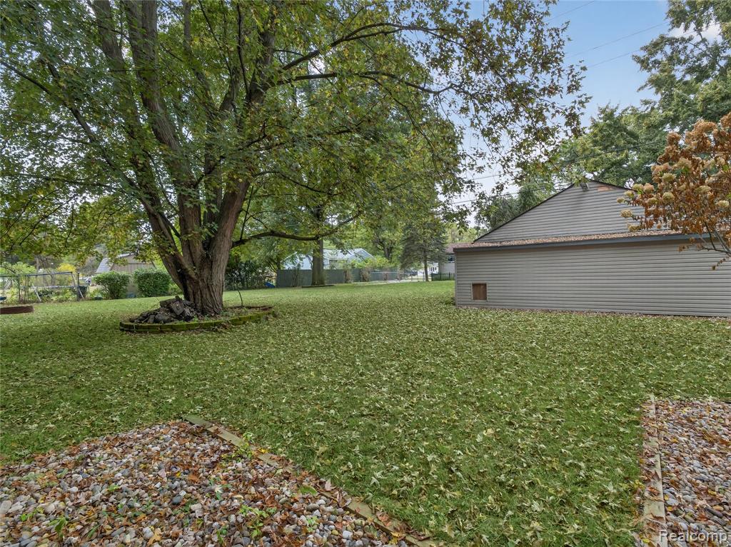 43801 Burtrig Road, Van Buren, MI 48111 — Photo 38