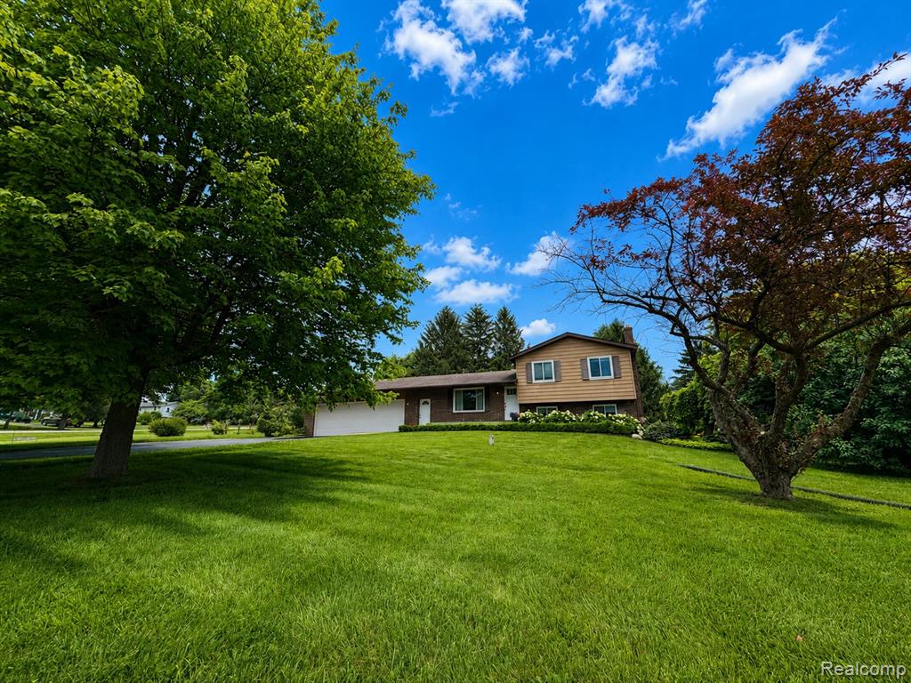 977 Mary Drive, Lapeer, MI 48446