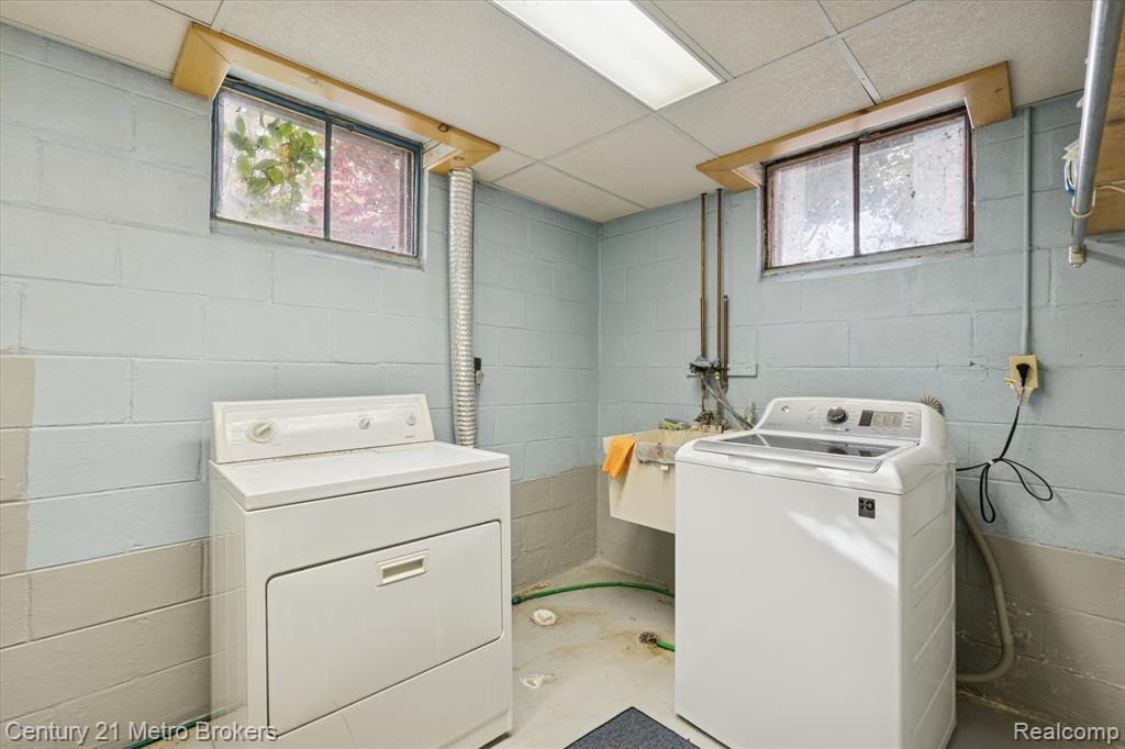 4466 S Center Road, Burton, MI 48519 — Photo 39