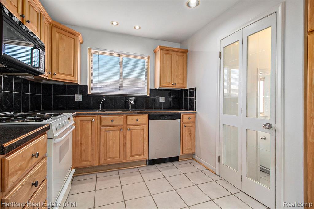 8600 Cardwell Street, Westland, MI — Photo 5