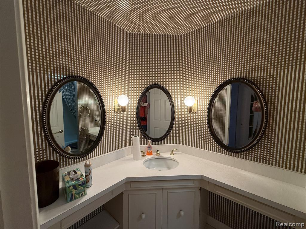 7122 Pebble Park Drive, West Bloomfield, MI — Photo 11