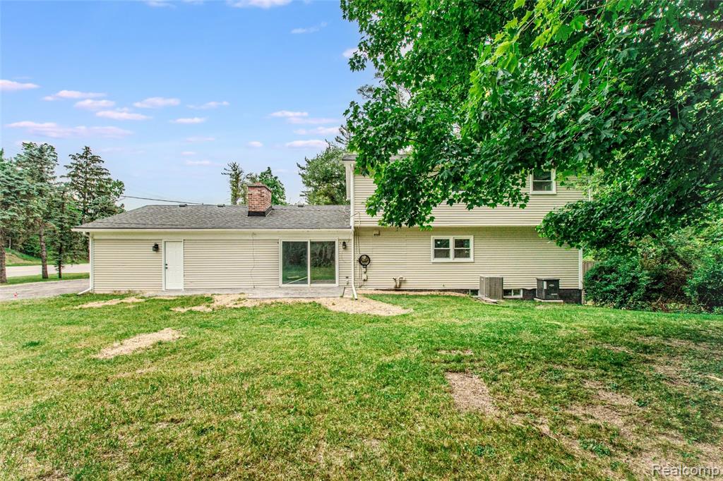 21993 Riverview Drive, Beverly Hills, MI 48025 — Photo 8