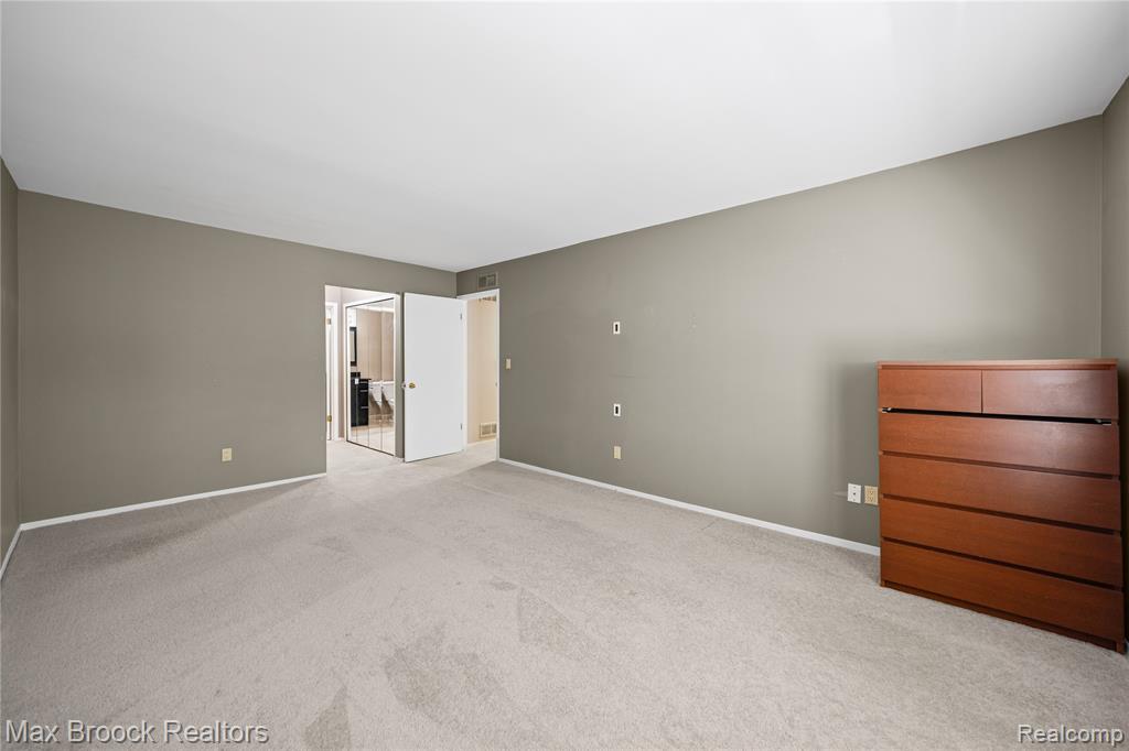 29664 Pine Ridge Circle, Farmington Hills, MI 48331 — Photo 18