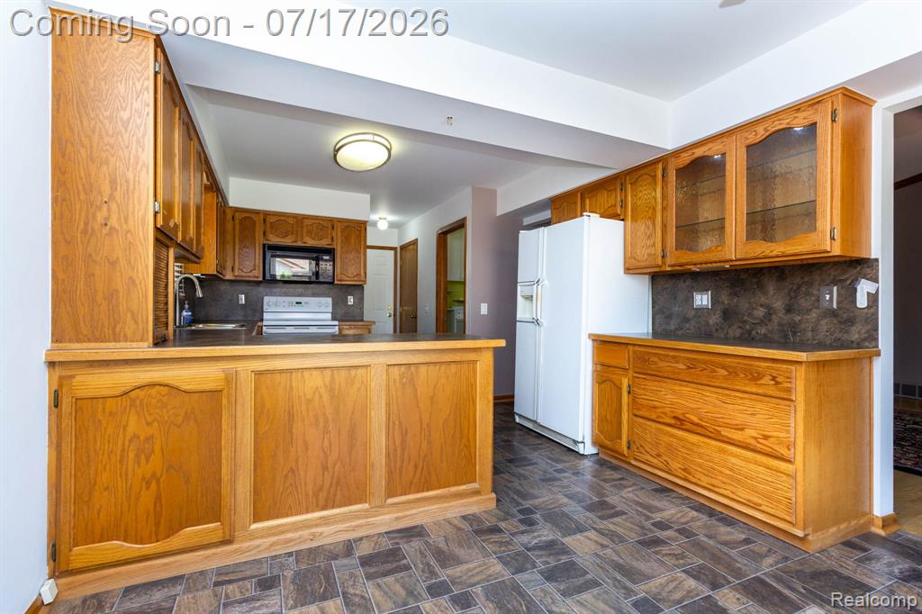 590 Saint John Street, Wyandotte, MI 48192 — Photo 9