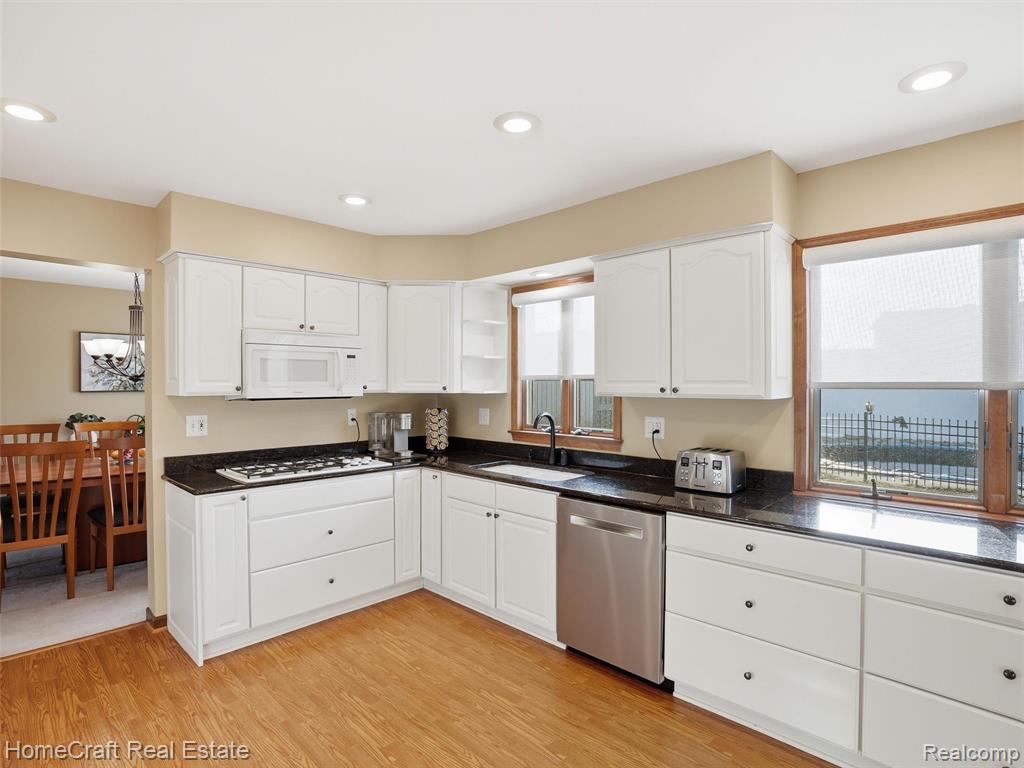 404 KINGS Way, Canton, MI 48188 — Photo 11