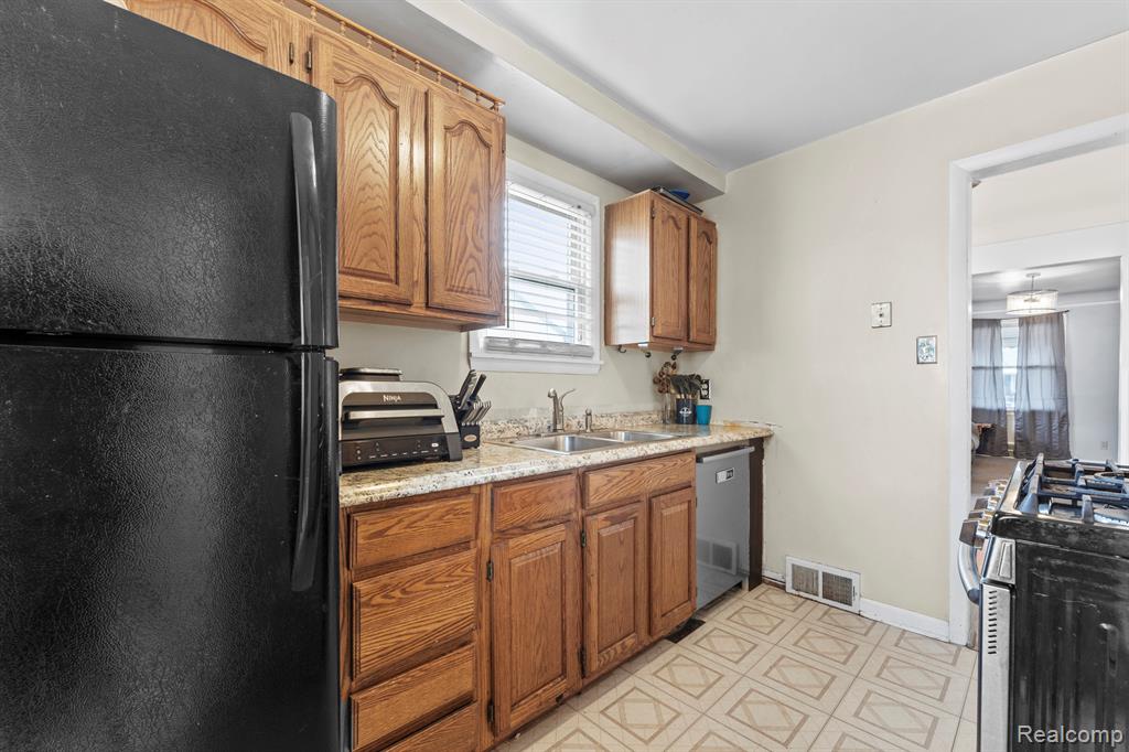 13656 Ward Street, Southgate, MI 48195 — Photo 8