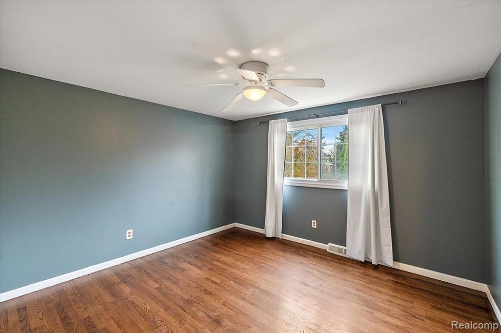 16490 OLD BEDFORD Road, Northville, MI 48168 — Photo 33