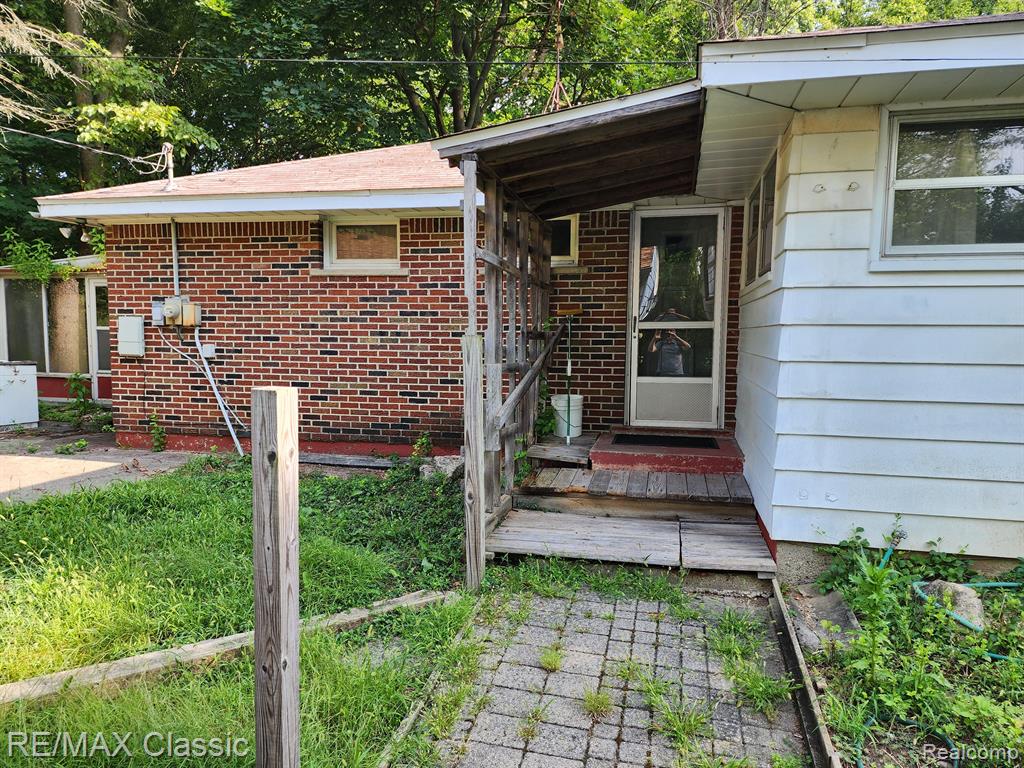 3740 SHADY BEACH Boulevard, Orchard Lake Village, MI 48324 — Photo 9