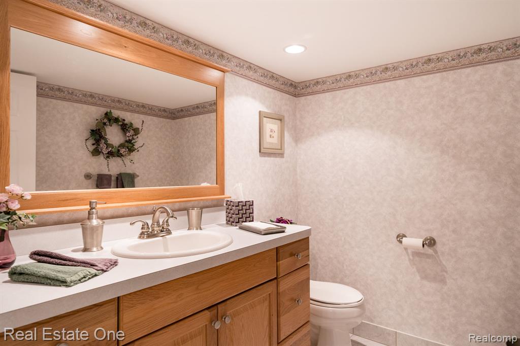 54035 Scarboro Way, Shelby Twp, MI 48316 — Photo 34
