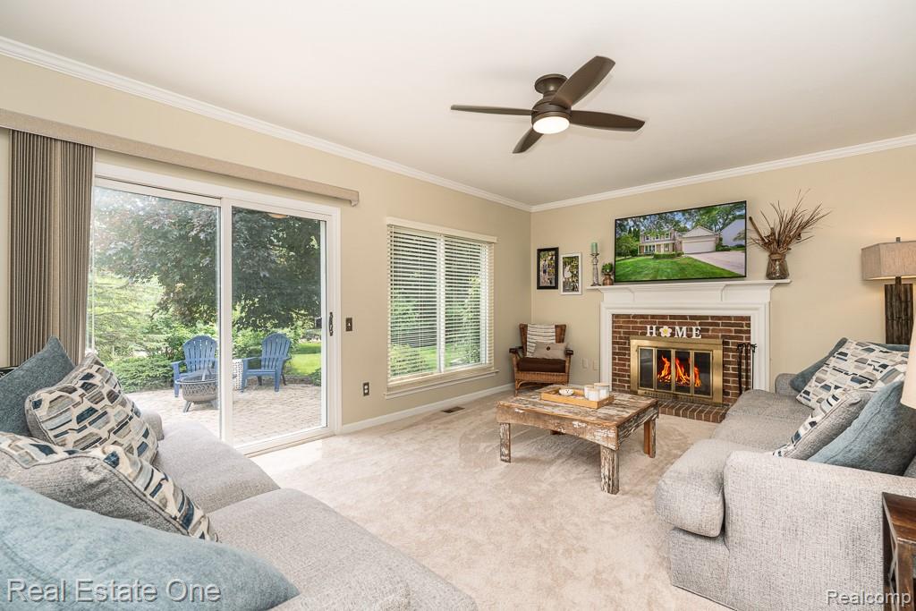 606 Whitney Drive, Rochester Hills, MI 48307 — Photo 17