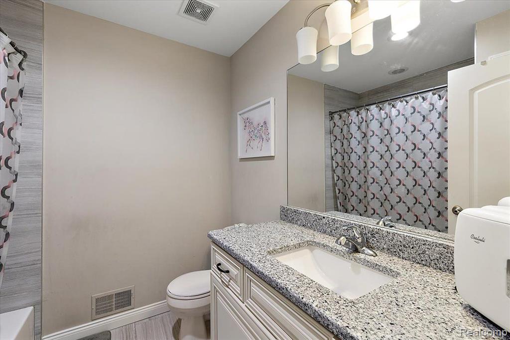 3973 LISA MARIE Drive, Sterling Heights, MI 48314 — Photo 42