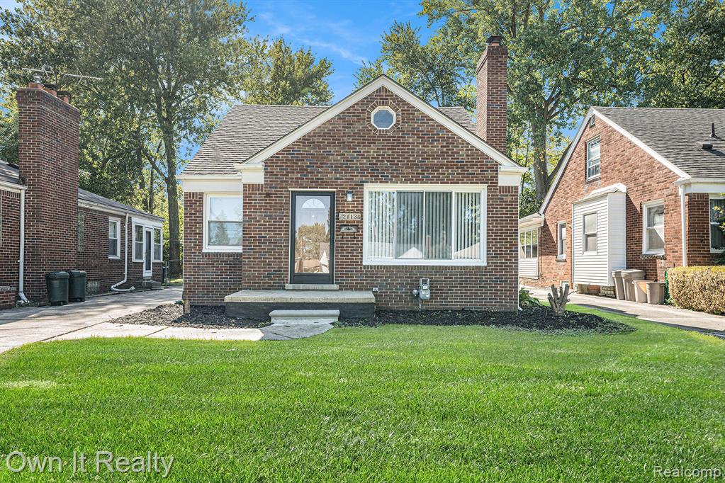 21138 Huntington Avenue, Harper Woods, MI 48225 — front exterior