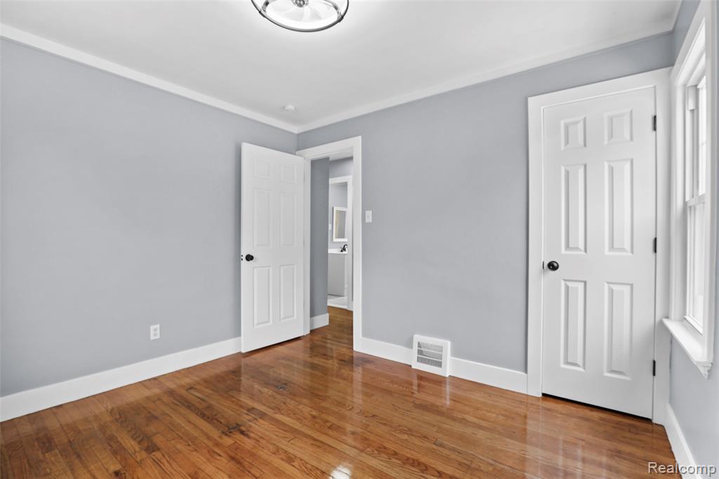 1990 Regina Avenue, Lincoln Park, MI 48146 — Photo 9