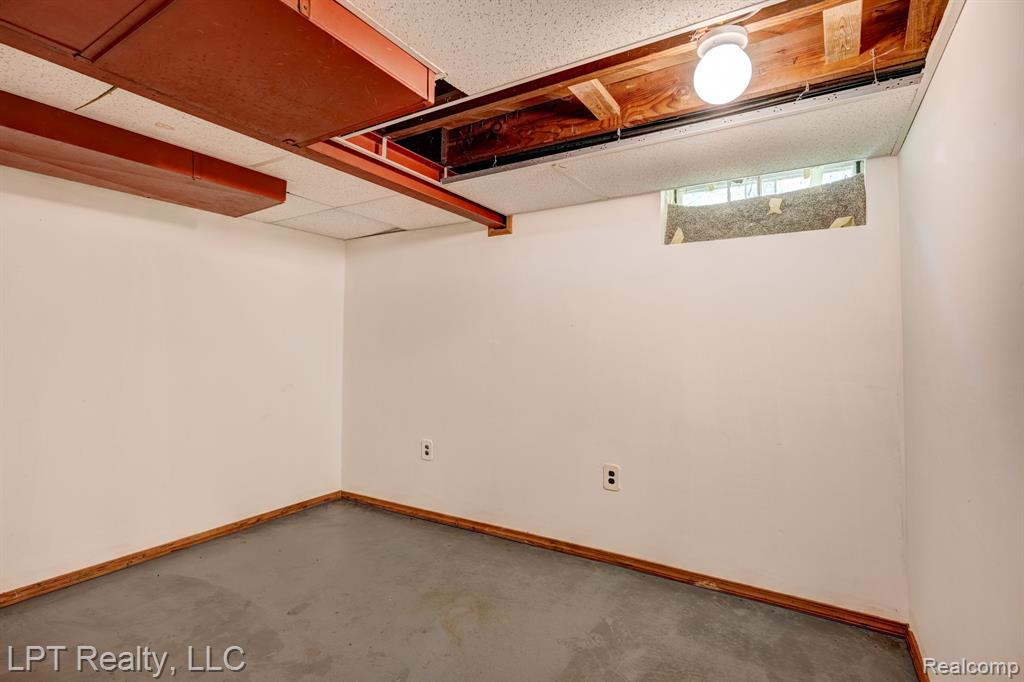 23038 Violet Street, Farmington, MI 48336 — Photo 21
