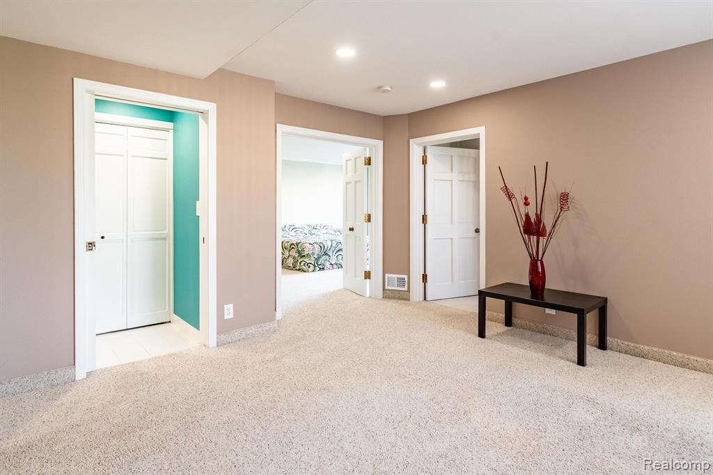 43100 12 OAKS CRESCENT Drive, 4044, Novi, MI 48377 — Photo 13