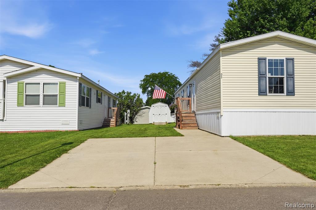92 Normandy Drive, Howell, MI 48843 — Photo 2