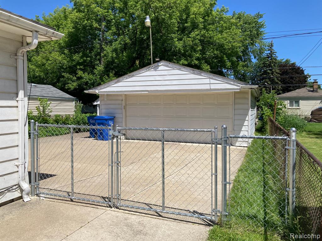 7035 HUDSON Avenue, Warren, MI 48091 — Photo 2