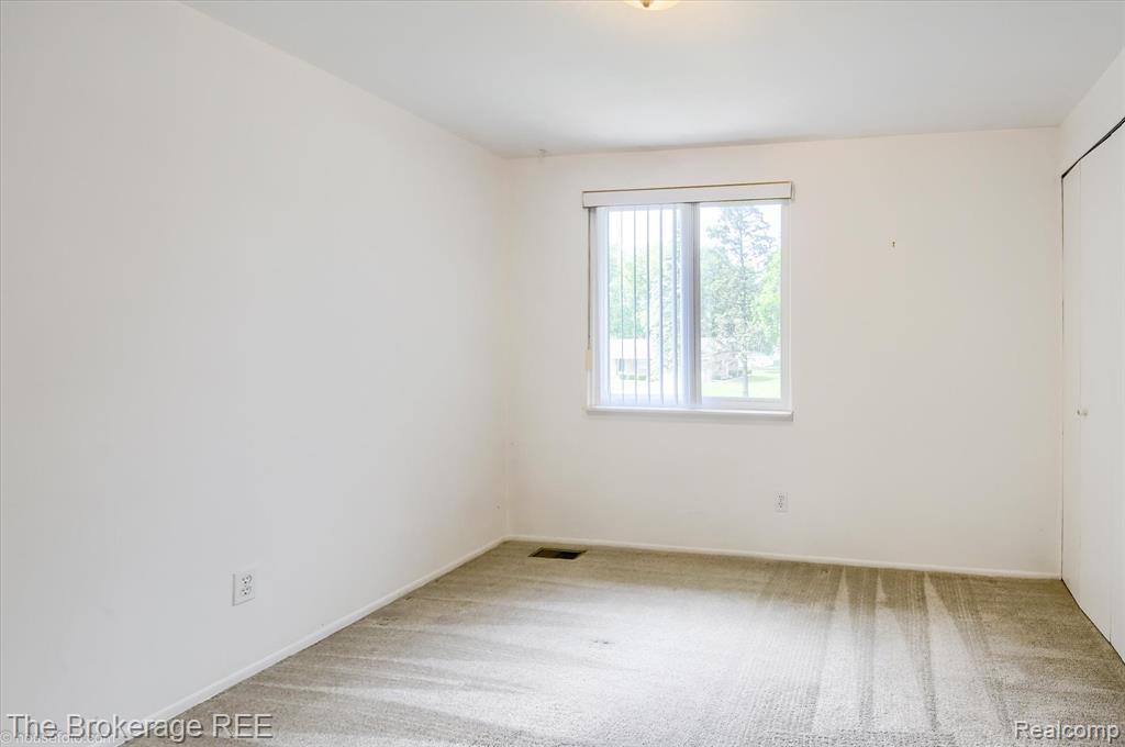 6228 Greenview Drive, Burton, MI 48509 — Photo 45