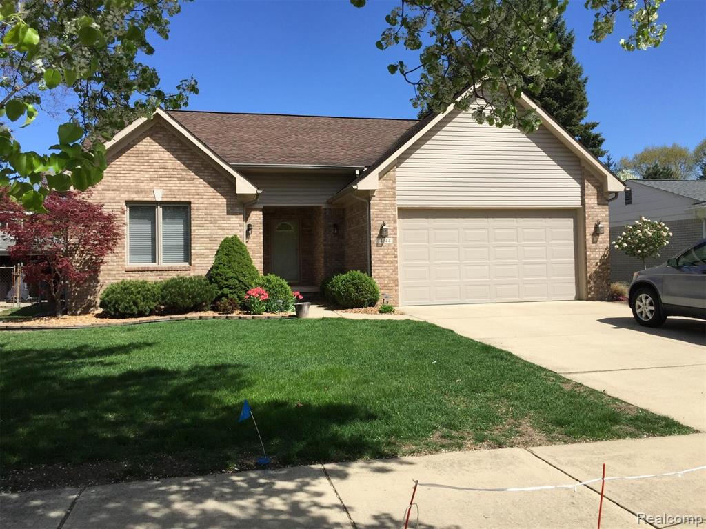 1985 NE Oakcliff Drive, Grand Rapids, MI, 49525