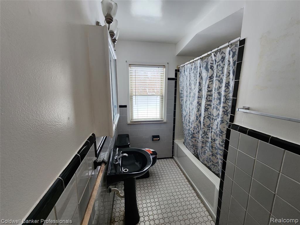 18925 Bentler Street, Detroit, MI 48219 — Photo 17