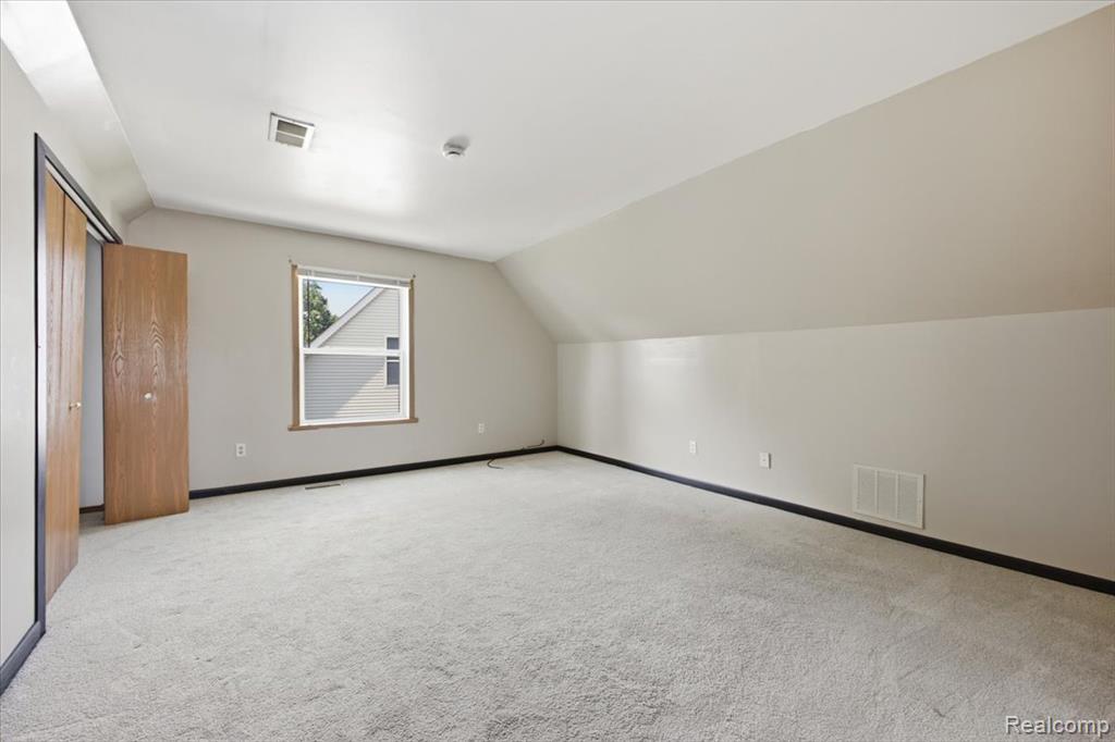 879 Barren Oaks Drive, Pontiac, MI 48341 — Photo 23