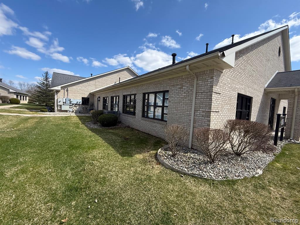 9460 S SAGINAW Road, Grand Blanc, MI 48439 — Photo 4