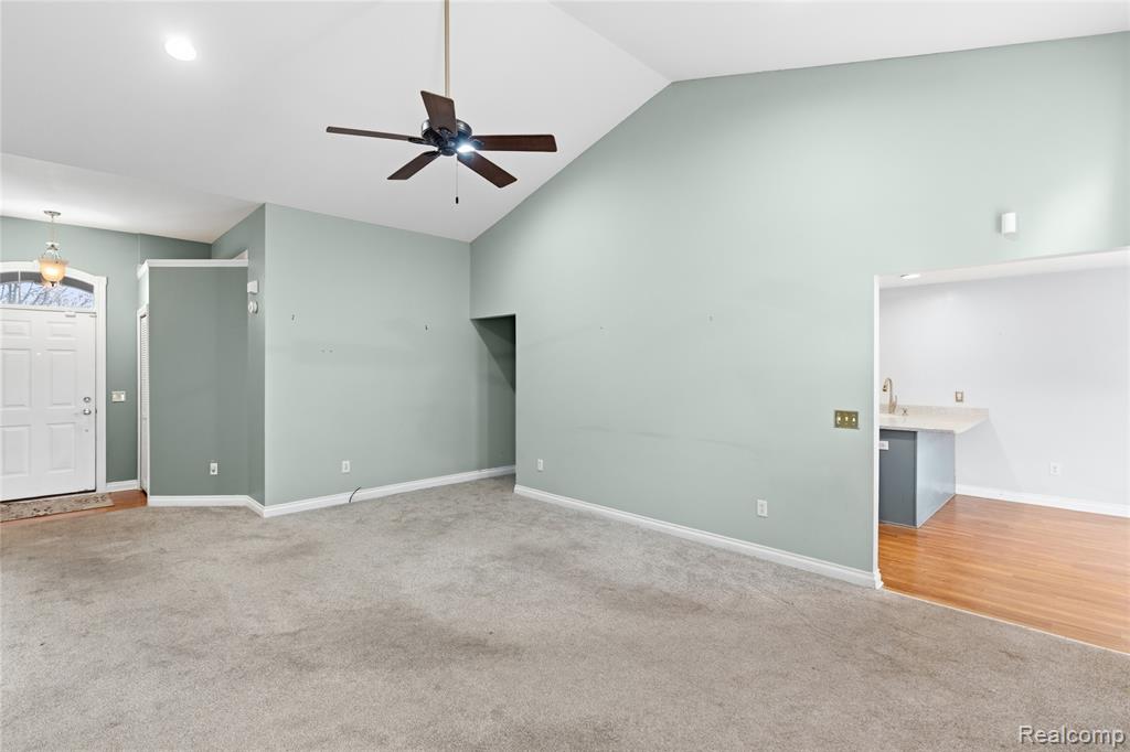 1130 Creekside Court, Burton, MI 48509 — Photo 5
