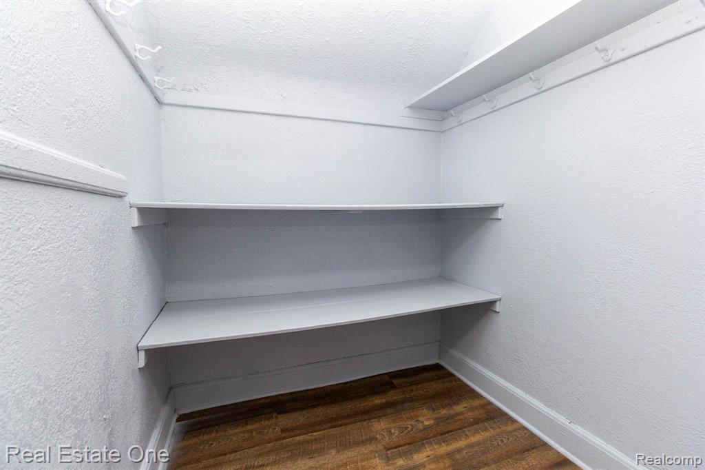 12568 Wilshire Drive, Detroit, MI 48213 — Photo 25