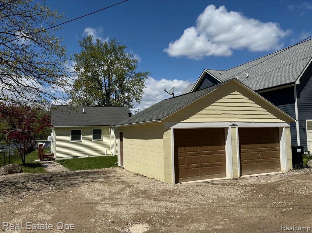 11476 Patterson Lake Drive, Pinckney, MI 48169 — front exterior