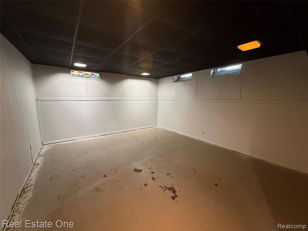 8064 WHITEFIELD Street, Dearborn Heights, MI 48127 — Photo 13
