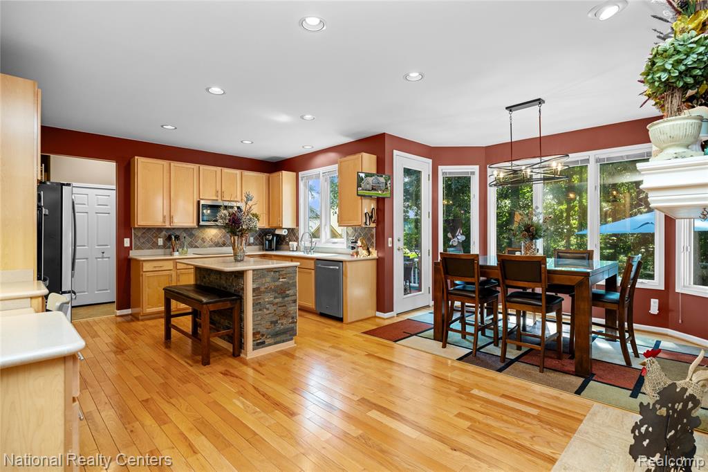 4577 Darlene Drive, Commerce Twp, MI 48382 — Photo 17