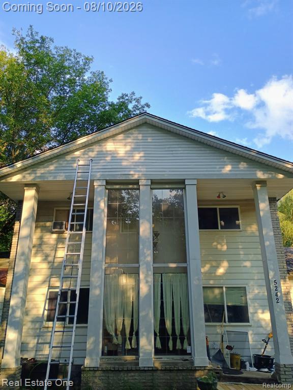 5242 White Lake Road, Clarkston, MI