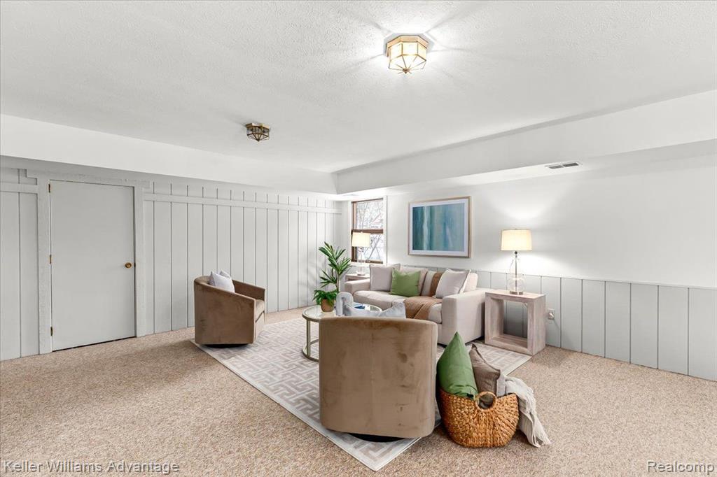 421 BONNIE Circle, Howell, MI 48843 — Photo 20