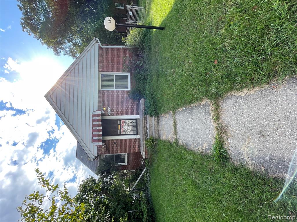 19374 Charest Street, Detroit, MI 48234