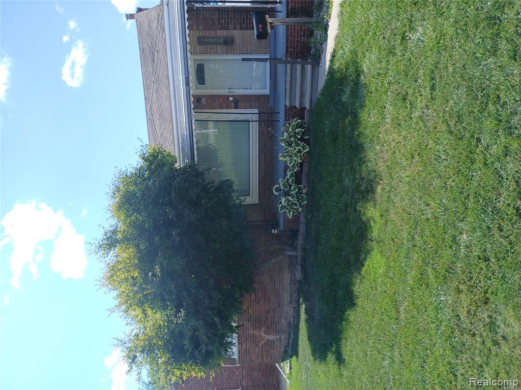 15070 Drake Street, Southgate, MI 48195