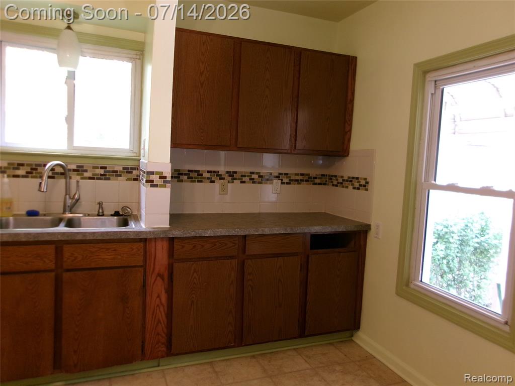 5620 Hipp Street, Dearborn Heights, MI 48125 — Photo 10