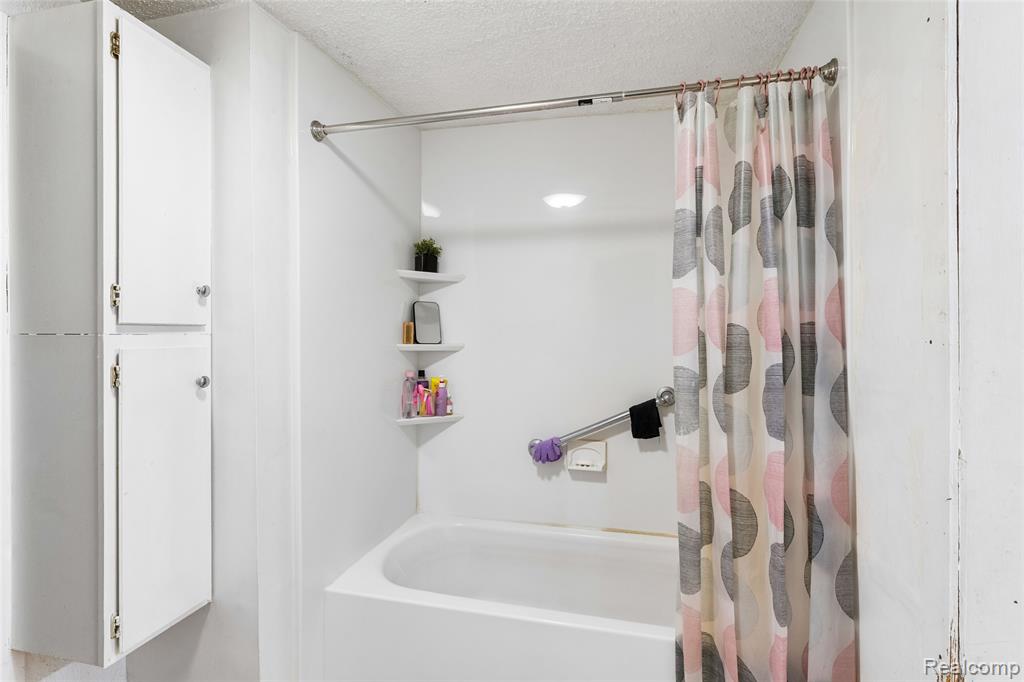 11472 E Lippincott Boulevard, Davison, MI 48423 — Photo 29