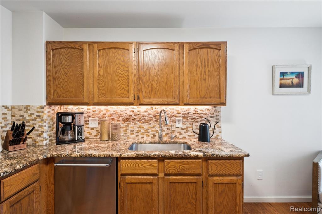 840 Woodridge Hills Drive, Brighton, MI 48116 — Photo 16