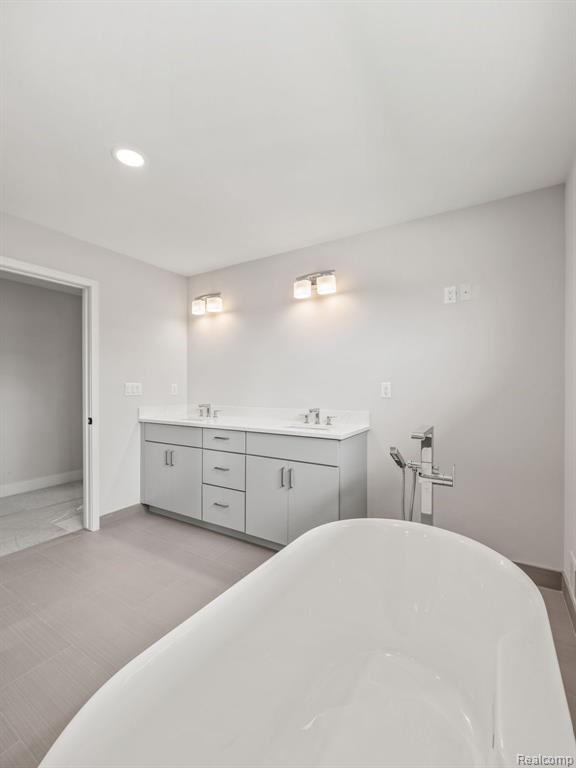 4304 MANDALAY Avenue, Royal Oak, MI 48073 — Photo 22
