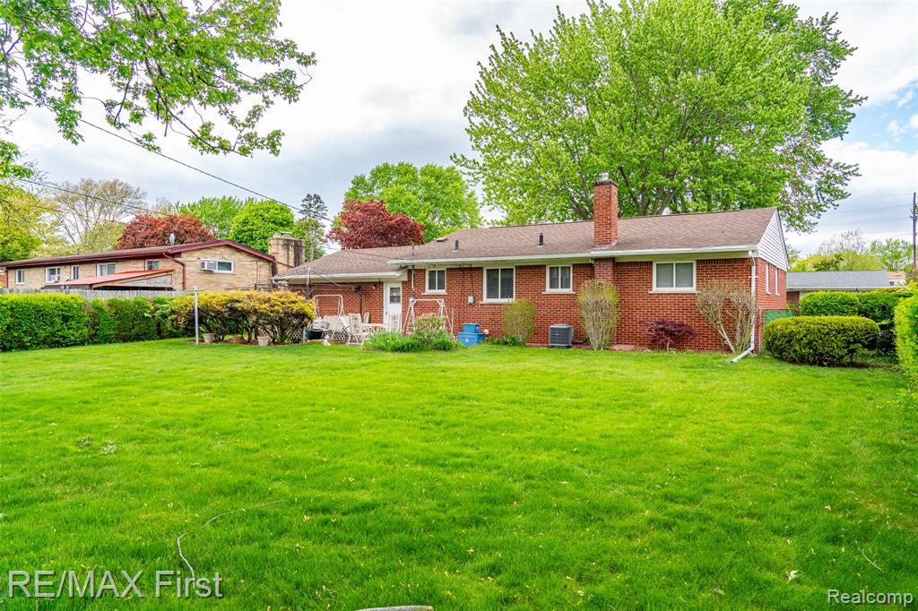 8860 Kidley Drive, Sterling Heights, MI 48314 — Photo 8