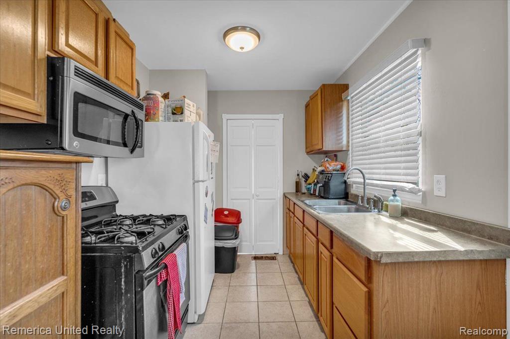 339 DAKOTA Street, Ypsilanti, MI 48198 — Photo 8