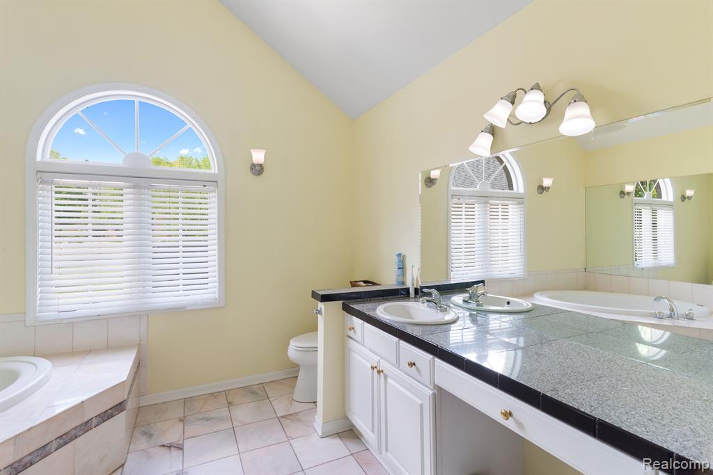 5218 HIGHPOINT Drive, Swartz Creek, MI 48473 — Photo 14