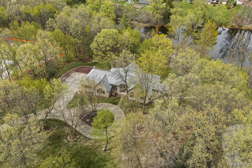 9997 APPLEGATE Lane, Brighton, MI 48114 — Photo 2