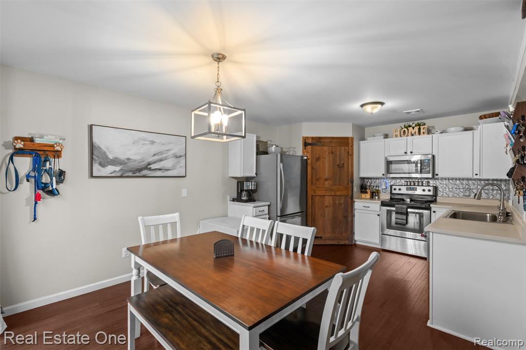8586 Cass River Drive, Fowlerville, MI 48836 — Photo 16