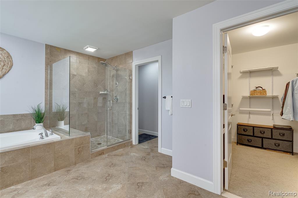 47576 VALENCIA Circle, Novi, MI — Photo 55