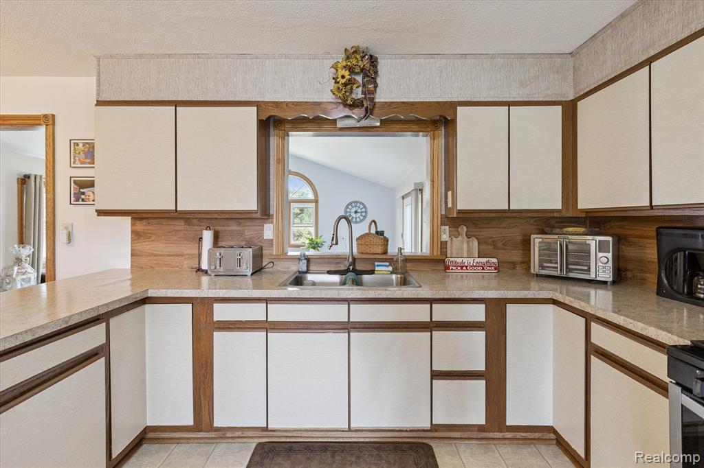 8260 Birch Run Road, Millington, MI 48746 — Photo 10