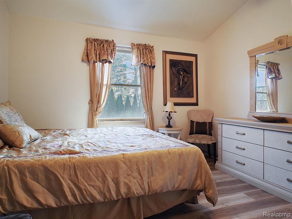4086 Squire Hill Drive, Flushing, MI 48433 — Photo 15