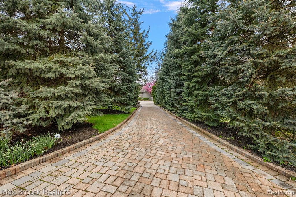 3945 Kirkland Court, Bloomfield Hills, MI 48302 — Photo 3