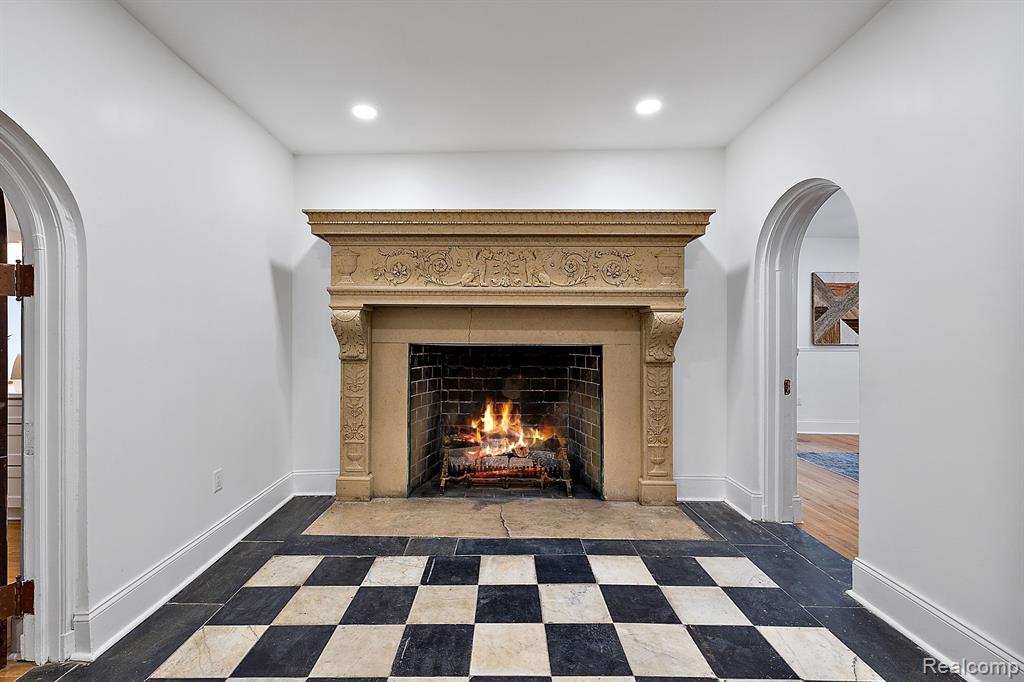 360 Lodge Drive, Detroit, MI 48214 — Photo 16